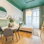 2br With Park & Museum View - 1 - Elevator - Self Check-in Praga