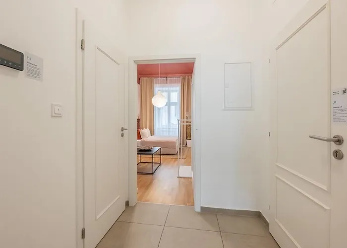 2br With Park & Museum View - 1 - Elevator - Self Check-in Прага